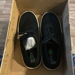 Born Bearse sneakers